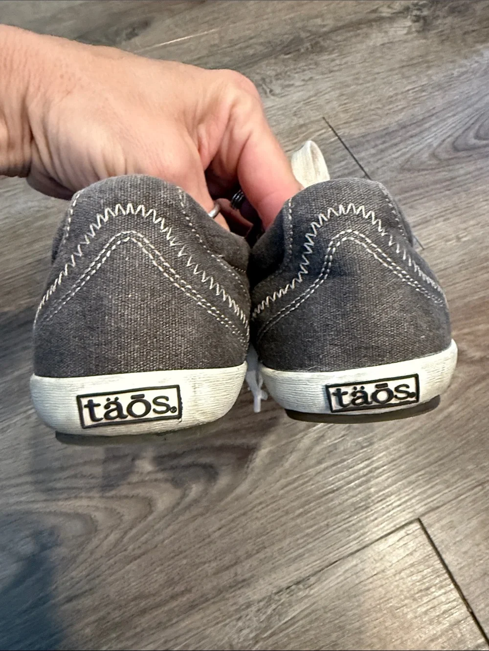 Taos‎ Star Gray Brown Canvas Low Top Lace Up Sneakers Womens 7